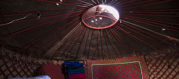 Внутреннее убранство кыргызской юрты - Sputnik Кыргызстан