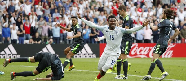 Игрок сборной Англии Старридж в матче группового этапа чемпионата Европы по футболу - 2016 между сборными командами Англии и Уэльса. - Sputnik Кыргызстан