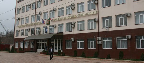 Здание парламента Чеченской республики (фото из архива автора). Архивное фото - Sputnik Кыргызстан