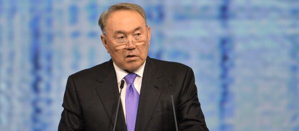 Президент Республики Казахстан Нурсултан Назарбаев выступает на пленарном заседании На пороге новой экономической реальности в рамках XX Петербургского международного экономического форума. - Sputnik Кыргызстан