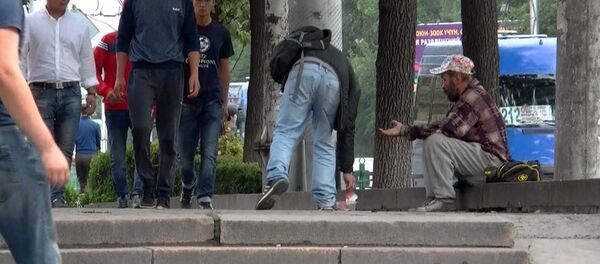 Кайырчынын акчасын уурдап кетти — социалдык эксперимент - Sputnik Кыргызстан