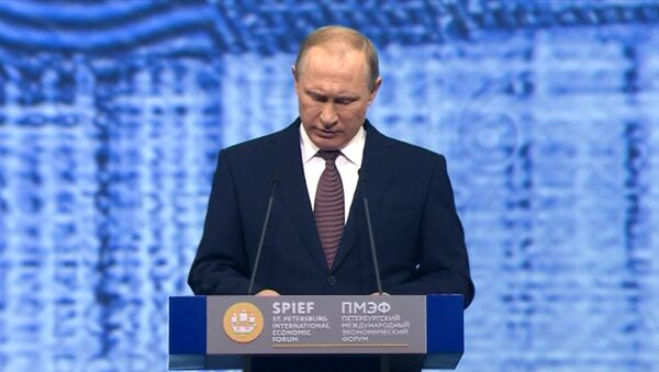 LIVE: Выступление президента РФ Владимира Путина на пленарном заседании ПМЭФ - Sputnik Кыргызстан