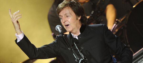 Британский рок-музыкант Пол Маккартни. Архивное фото Британский рок-музыкант Пол Маккартни. Архивное фото - Sputnik Кыргызстан