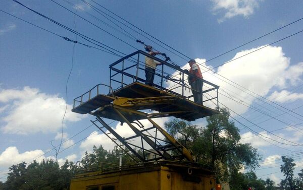 Электрический столб рухнул и подлежит замене. - Sputnik Кыргызстан