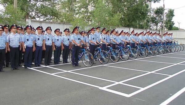 Сотрудники полиции Экибастуза с велосипедами - Sputnik Кыргызстан