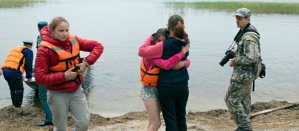 Поисково-спасательная операция в районе Сямозера в Карелии, на котором в туристическом походе во время шторма погибли дети - Sputnik Кыргызстан