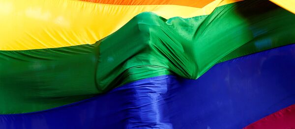 Акция памяти жертв стрельбы в ночном клубе Pulse в Орландо. Мумбаи, Индия. Акция памяти жертв стрельбы в ночном клубе Pulse в Орландо. Мумбаи, Индия. - Sputnik Кыргызстан