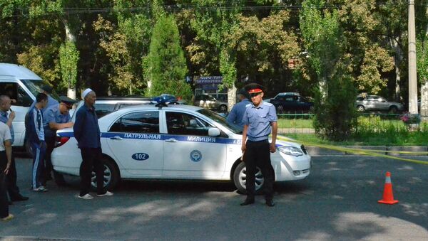 Сотрудники ПМ на месте наезда на пешехода со смертельным исходом по улице Курманджан Датки в Бишкеке - Sputnik Кыргызстан