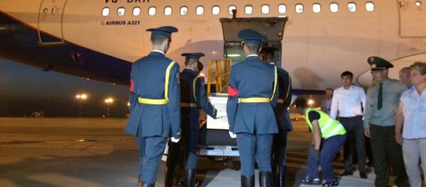 Улуу Ата Мекендик согуштун ардагери Мендеш Өмүралиевдин сөөгү Россиядан мекенине кайтаруу процесси. - Sputnik Кыргызстан