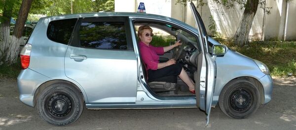 Водитель такси в городе Таласе Гулнара Иманкулова. Архивное фото - Sputnik Кыргызстан