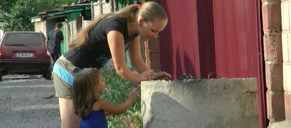 Мать-одиночка, инвалид и сирота рассказала, что радует в жизни - Sputnik Кыргызстан