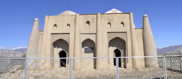 Тайлак Рыскул уулунун Ак-Талаа районундагы күмбөзү. Архив - Sputnik Кыргызстан