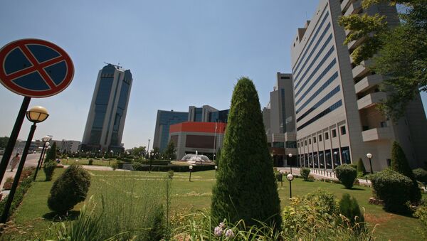 Национальный Банк Узбекистана, международный бизнес-центр и отель Интерконтиненталь Ташкент (слева направо). Архивное фото - Sputnik Кыргызстан