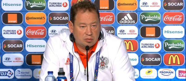 Готов взять всю вину на себя – Слуцкий о поражении россиян в матче с Уэльсом - Sputnik Кыргызстан