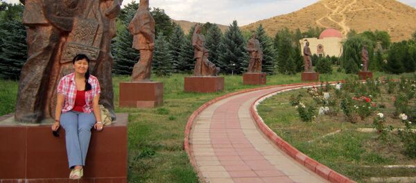 Дочь поэта и лирика Турара Кожомбердиева Нургуль. Архивное фото - Sputnik Кыргызстан