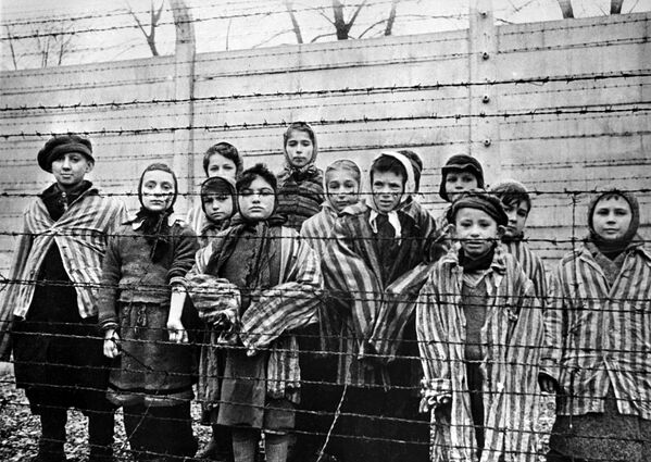 Дети из концентрационного лагеря Освенцим - Sputnik Кыргызстан