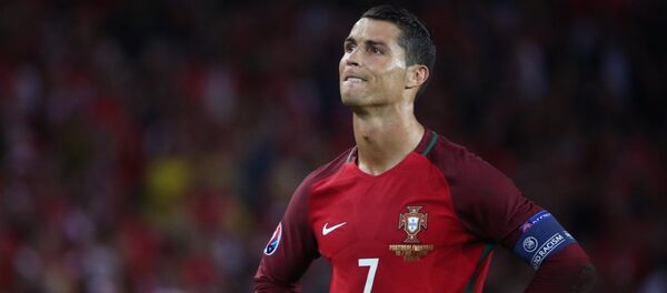 Футбол боюнча Португалия курама командасынын капитаны Криштиану Роналду Футбол боюнча Португалия курама командасынын капитаны Криштиану Роналду - Sputnik Кыргызстан