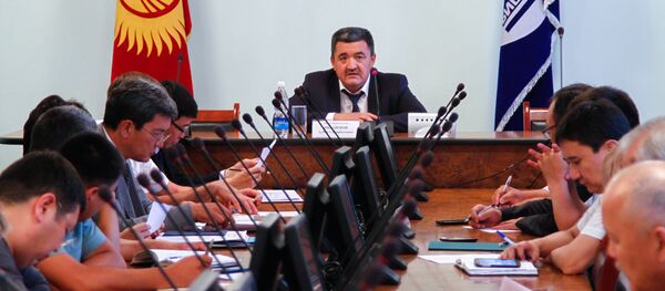 Мэр Бишкека Албек Ибраимов на совещании по транспортным вопросам Мэр Бишкека Албек Ибраимов на совещании по транспортным вопросам - Sputnik Кыргызстан