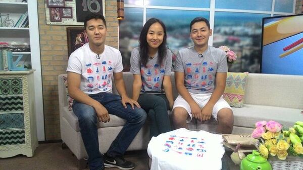 Студенты которые изобрели футболки-путеводители для туристов по Кыргызстану - Sputnik Кыргызстан