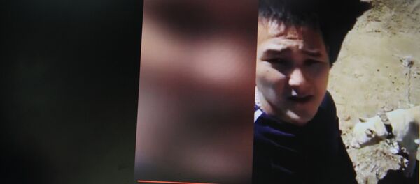 Снимок с социальной сети Youtube пользователя tengrinewstv. Казахстанец, зарегистрированный в социальных сетях под ником Узя Бактыбай - Sputnik Кыргызстан