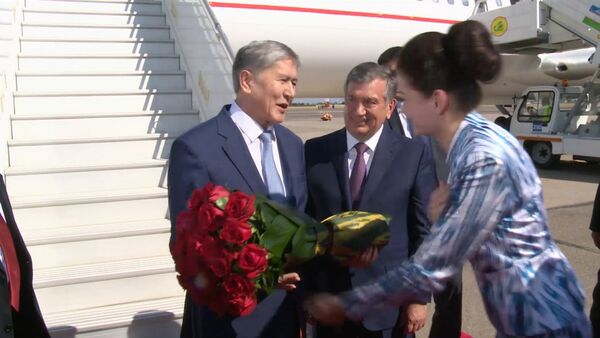Атамбаева в солнечном Ташкенте встретил премьер Узбекистана - Sputnik Кыргызстан