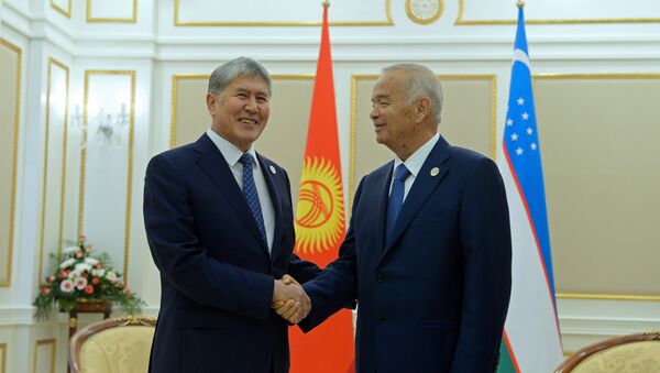 Президент Алмазбек Атамбаев жана Өзбекстандын жетекчиси Ислам Каримов. - Sputnik Кыргызстан