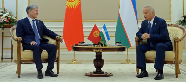 Өзбекстандын президенти Ислам Каримов жана Кыргызстан президенти Алмазбек Атамбаев. Архив Өзбекстандын президенти Ислам Каримов жана Кыргызстан президенти Алмазбек Атамбаев. Архив - Sputnik Кыргызстан