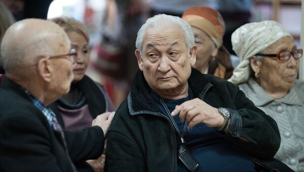 Выдающий хирург, Герой Кыргызстана Эрнст Акрамов. Архивное фото - Sputnik Кыргызстан