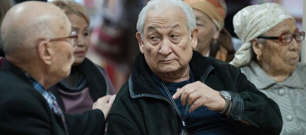 Залкар хирург, эмгек сиңирген дарыгер, Кыргыз Эл баатыры Эрнст Акрамовдун архивдик сүрөтү Залкар хирург, эмгек сиңирген дарыгер, Кыргыз Эл баатыры Эрнст Акрамовдун архивдик сүрөтү - Sputnik Кыргызстан