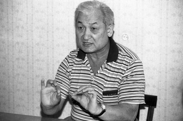Эрнст Акрамов во время интервью. Архивное фото - Sputnik Кыргызстан