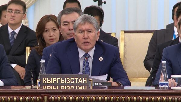 Атамбаев Кытай – Кыргызстан – Өзбекстан темир жолун курууну колдой тур - Sputnik Кыргызстан