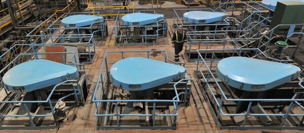 Завод по обогащению золотоносной руды добываемой на руднике Кумтор. Архивное фото Завод по обогащению золотоносной руды добываемой на руднике Кумтор. Архивное фото - Sputnik Кыргызстан