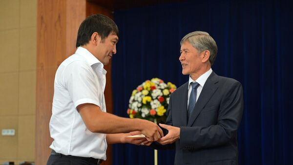 Награждение спортсменов КР президентом Атамбаевым - Sputnik Кыргызстан