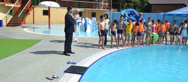 Дети во время открытия купального сезона в Ленинском районе - Sputnik Кыргызстан