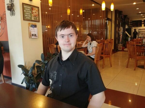 Интервью с кыргызстанцем с синдромом дауна Александром Михайлюком Интервью с кыргызстанцем с синдромом дауна Александром Михайлюком - Sputnik Кыргызстан