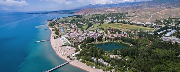 Ысык-көлдүн жээгинин асмандан көрүнүшү. Архив - Sputnik Кыргызстан