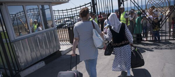 Аэропорттогу жүргүнчүлөр. Архив - Sputnik Кыргызстан