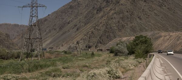 Автомобили на трассе. Архивное фото - Sputnik Кыргызстан