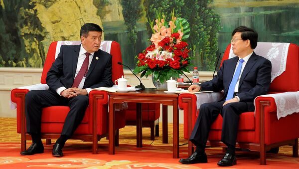 Премьер-министр КР Сооронбай Жээнбеков во время встречи с с мэром Тяньцзиня Хуан Сингуо - Sputnik Кыргызстан