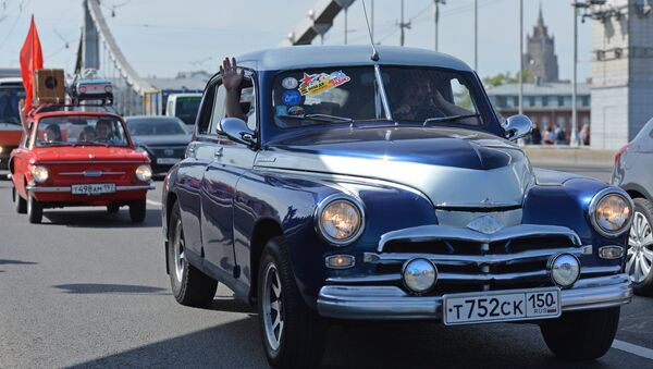 Ретро-автомобиль ГАЗ М-20 Победа во время празднования Дня Победы в Москве - Sputnik Кыргызстан