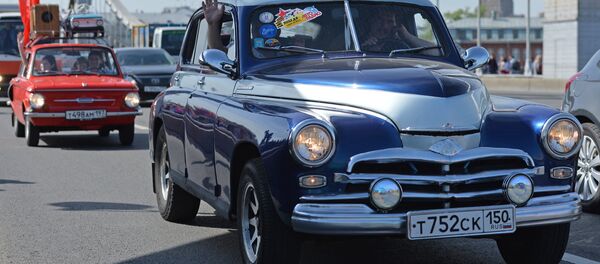 Ретро-автомобиль ГАЗ М-20 Победа во время празднования Дня Победы в Москве - Sputnik Кыргызстан