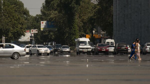 Автомобили на проспекте Чуй в центре Бишкека - Sputnik Кыргызстан