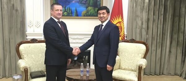 Белоруссиянын айыл чарба жана азык-түлүк министри Леонид Заяц биринчи вице-премьер Мухамметкалый Абулгазиев менен жолугушуу учурунда Белоруссиянын айыл чарба жана азык-түлүк министри Леонид Заяц биринчи вице-премьер Мухамметкалый Абулгазиев менен жолугушуу учурунда - Sputnik Кыргызстан