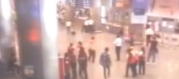 Взрывы в аэропорту Стамбула. Съемка камер слежения - Sputnik Кыргызстан