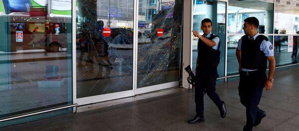 Полиция кызматкерлери Ататюрк аэропортунда. Архив - Sputnik Кыргызстан