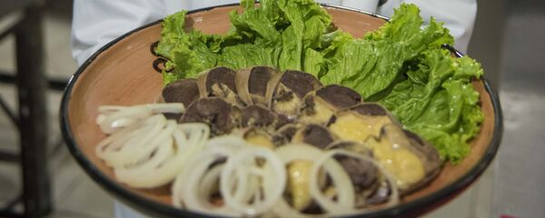 Национальное блюдо Казы-карта. Архивное фото - Sputnik Кыргызстан