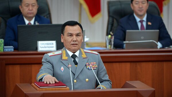 Министр внутренних дел генерал-майор Кашкар Джунушалиев во время церемонии принесения присяги в ЖК. Архивное фото - Sputnik Кыргызстан