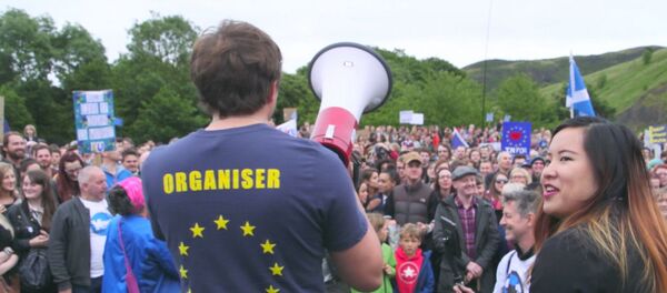 Сотни шотландцев с проевропейскими лозунгами митинговали против Brexit - Sputnik Кыргызстан