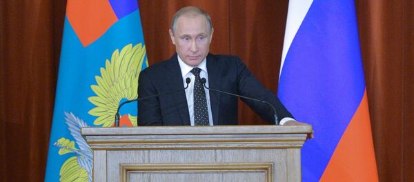 Президент России Владимир Путин выступает в МИД РФ на совещании послов и постоянных представителей РФ в иностранных государствах. - Sputnik Кыргызстан