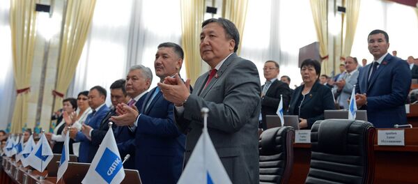 Депутаты Жогорку Кенеша во время заседания - Sputnik Кыргызстан